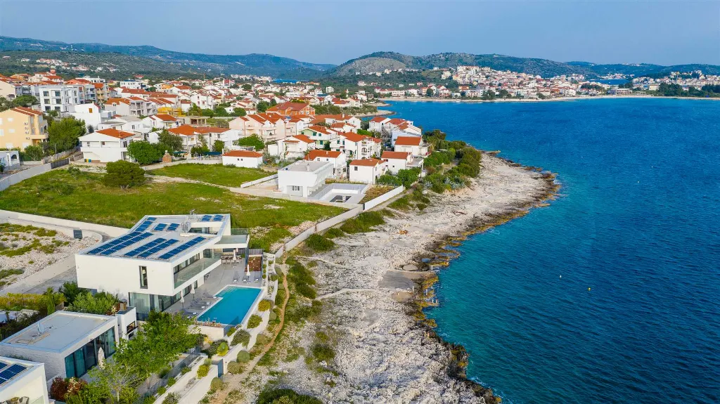Rogoznica 5-Bedroom Villa for Up to 10 Guests