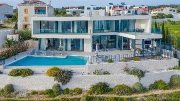 Rogoznica 5-Bedroom Villa for Up to 10 Guests