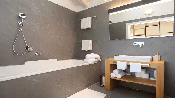 Cavtat 3-Bedroom Villa with Pool for 6 Guests