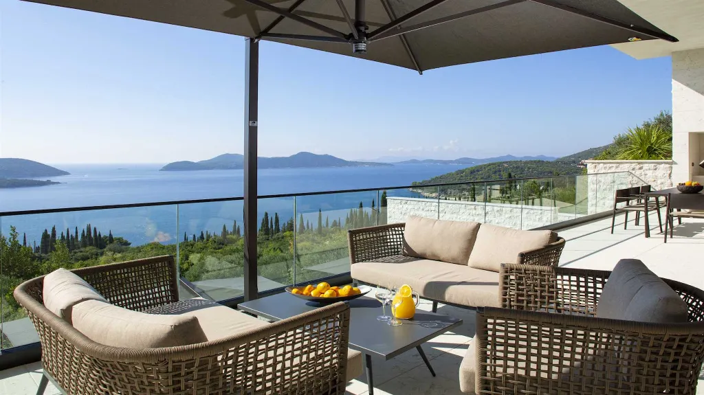 5-Bedroom Villa with Adriatic Sea Views in Orašac
