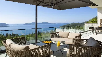 5-Bedroom Villa with Adriatic Sea Views in Orašac