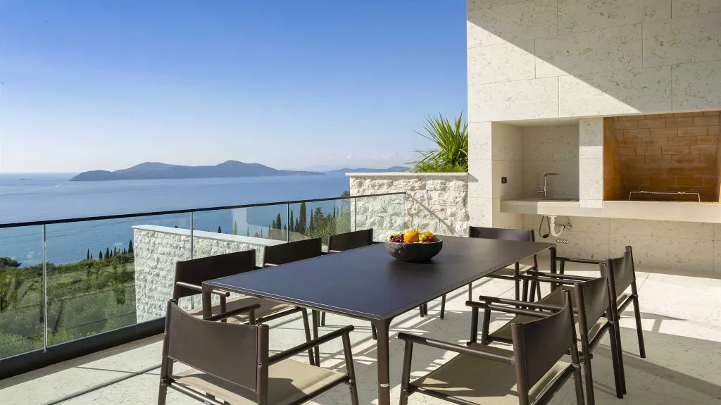 5-Bedroom Villa with Adriatic Sea Views in Orašac