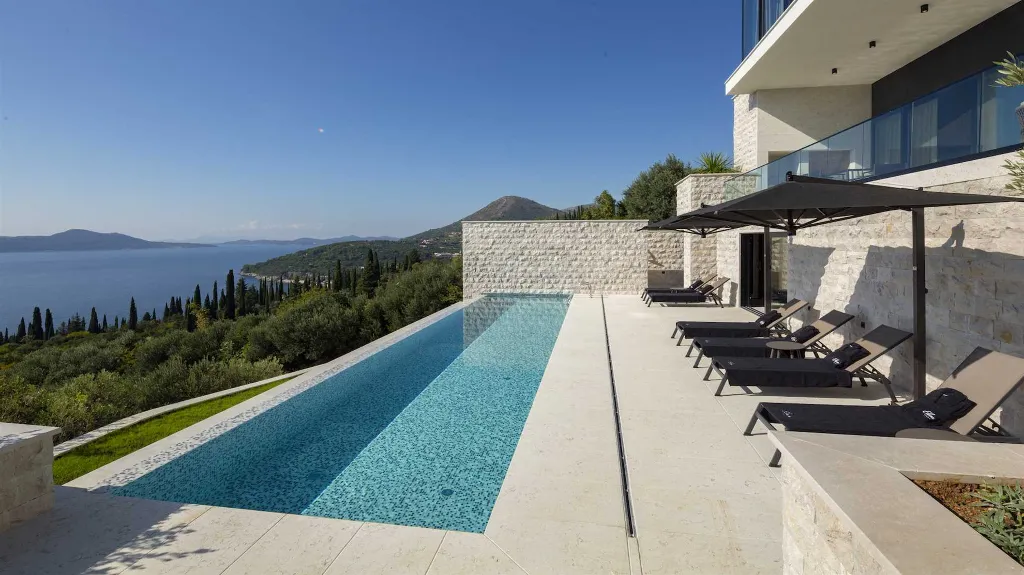 5-Bedroom Villa with Adriatic Sea Views in Orašac