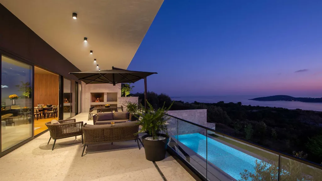 Sea-View Villa in Orašac for up to 10 Guests