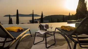 Orašac 5-Bedroom Villa for 10 Guests