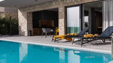 Orašac 5-Bedroom Villa for 10 Guests