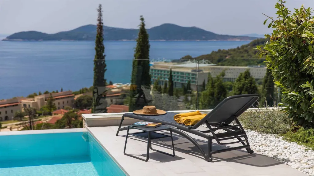 Orašac 5-Bedroom Villa for 10 Guests