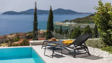 Orašac 5-Bedroom Villa for 10 Guests