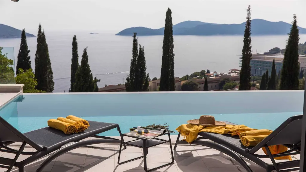 Orašac 5-Bedroom Villa for 10 Guests