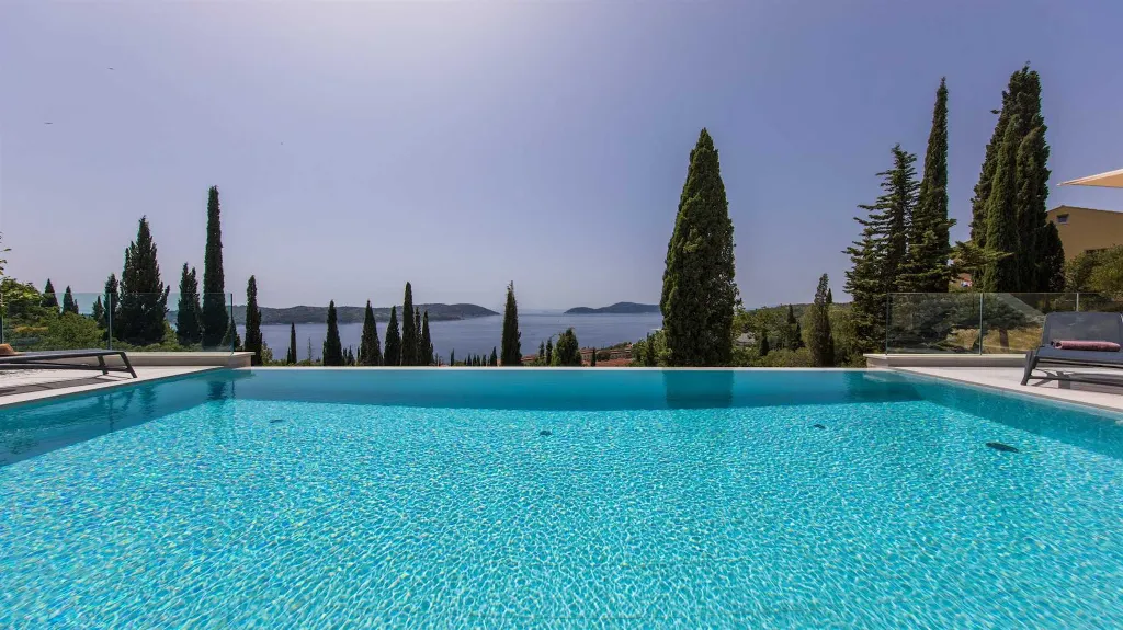5-Bedroom Villa in Orasac for Up to 10 Guests