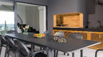 5-Bedroom Villa in Orasac for Up to 10 Guests