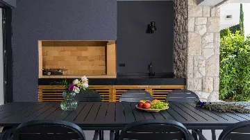 5-Bedroom Villa in Orasac for Up to 10 Guests