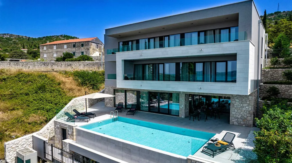 5-Bedroom Villa in Orasac for Up to 10 Guests