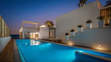 4-Bedroom Villa with Heated Pool in Marusici