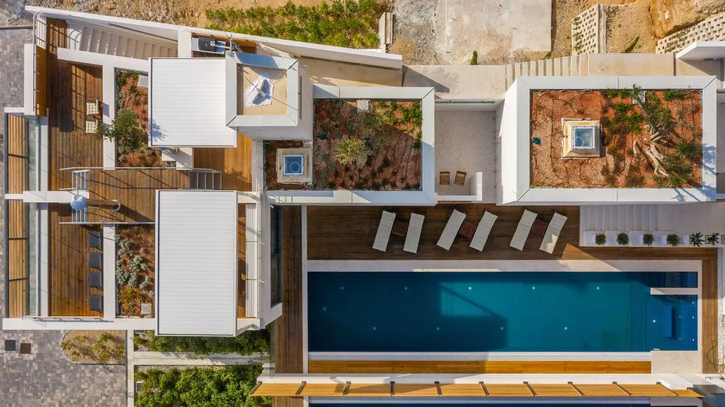 4-Bedroom Villa with Heated Pool in Marusici