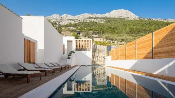 4-Bedroom Villa with Heated Pool in Marusici