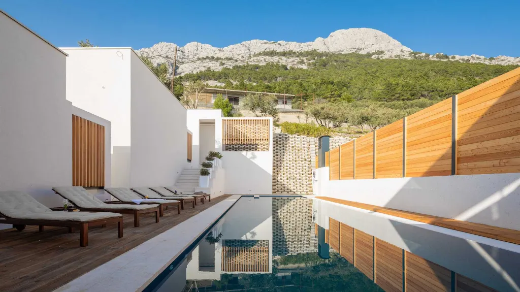 4-Bedroom Villa with Heated Pool in Marusici
