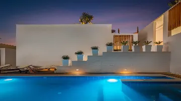 4-Bedroom Villa with Heated Pool in Marusici