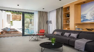 4-Bedroom Villa with Heated Pool in Marusici