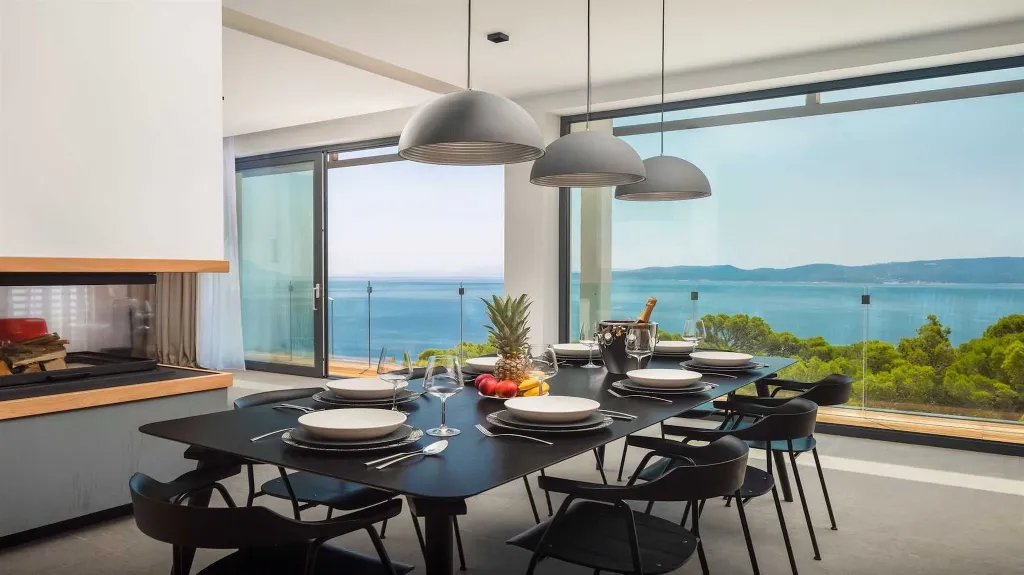 4-Bedroom Villa with Heated Pool in Marusici