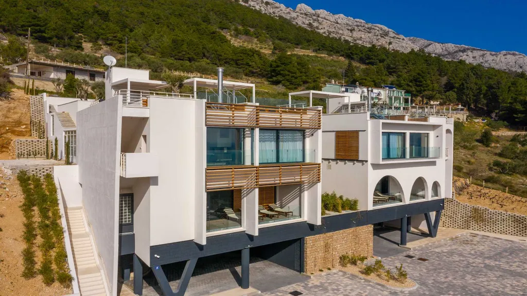 4-Bedroom Villa with Heated Pool in Marusici