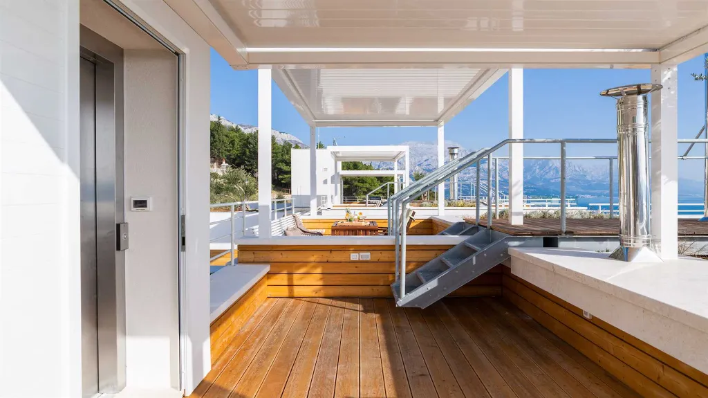 4-Bedroom Villa with Heated Pool in Marusici