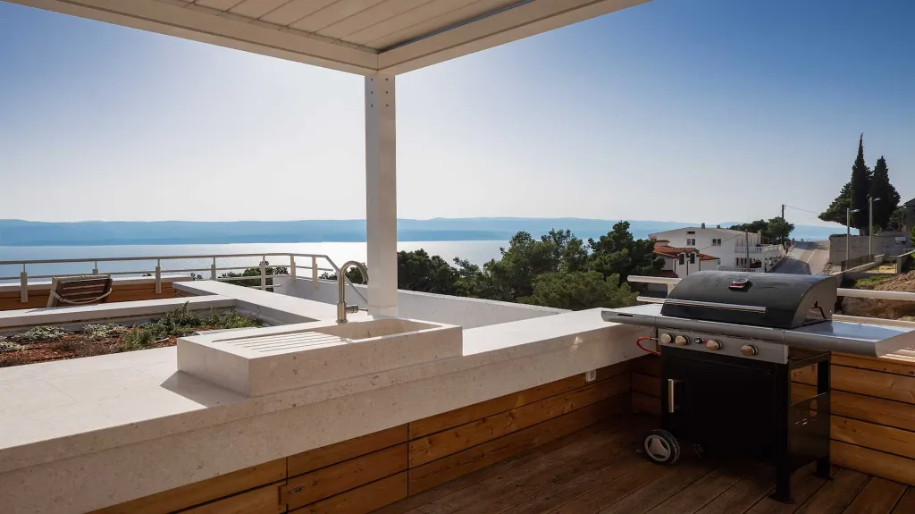 4-Bedroom Villa with Heated Pool in Marusici