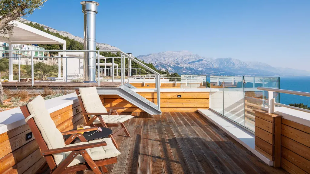 4-Bedroom Villa with Heated Pool in Marusici