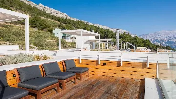 4-Bedroom Villa with Heated Pool in Marusici