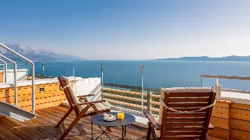 4-Bedroom Villa with Heated Pool in Marusici