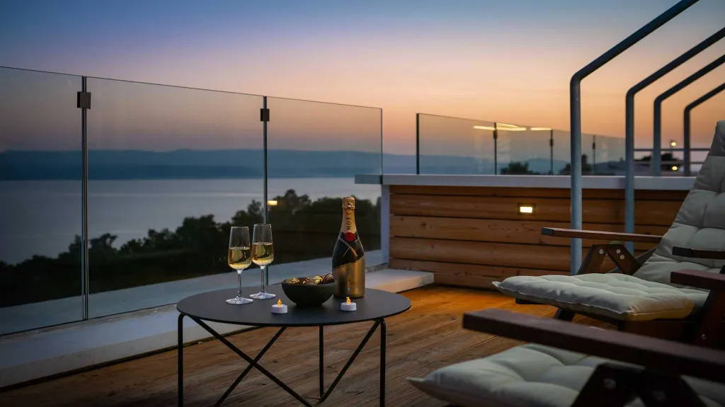 4-Bedroom Villa with Heated Pool in Marusici