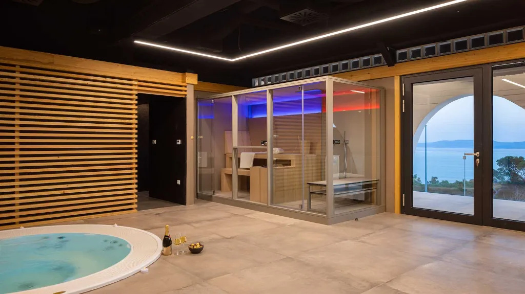4-Bedroom Villa with Heated Pool in Marusici