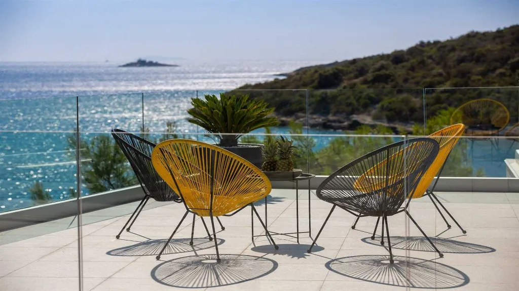 4-Bedroom Villa in Vinišće for 8 Guests