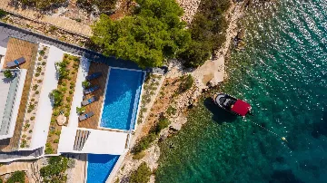 4-Bedroom Villa in Vinišće for 8 Guests