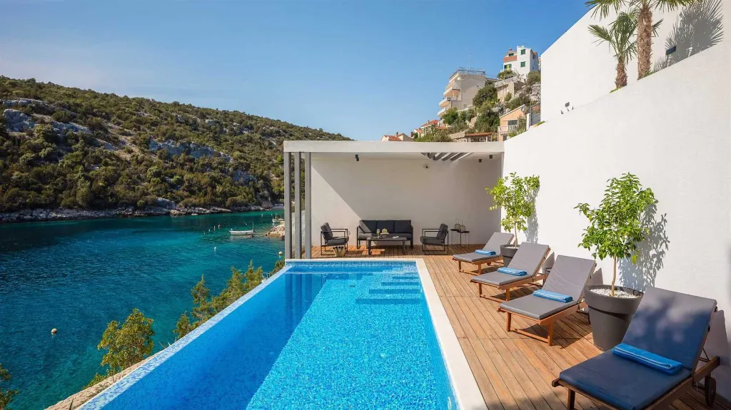 4-Bedroom Villa in Vinišće for 8 Guests