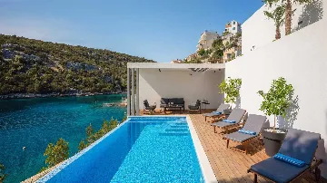 4-Bedroom Villa in Vinišće for 8 Guests