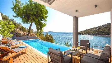 4-Bedroom Villa in Vinišće for 8 Guests
