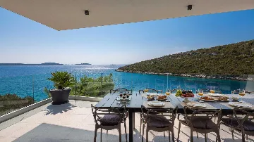 4-Bedroom Villa in Vinišće for 8 Guests