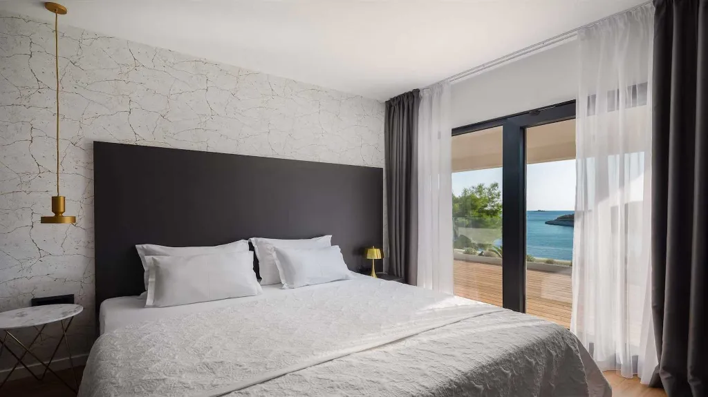 4-Bedroom Villa in Vinišće for 8 Guests