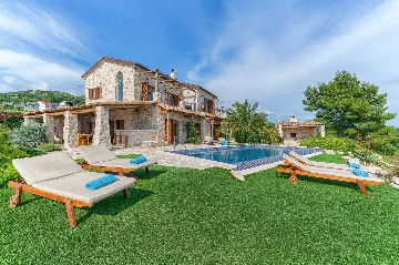 4-Bedroom Villa with Infinity Pool in Hvar