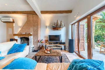 4-Bedroom Villa with Infinity Pool in Hvar