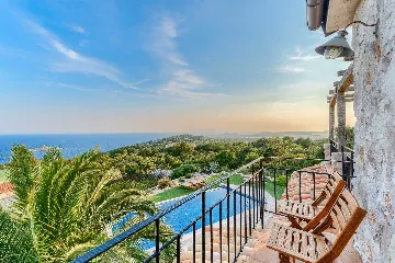 4-Bedroom Villa with Infinity Pool in Hvar