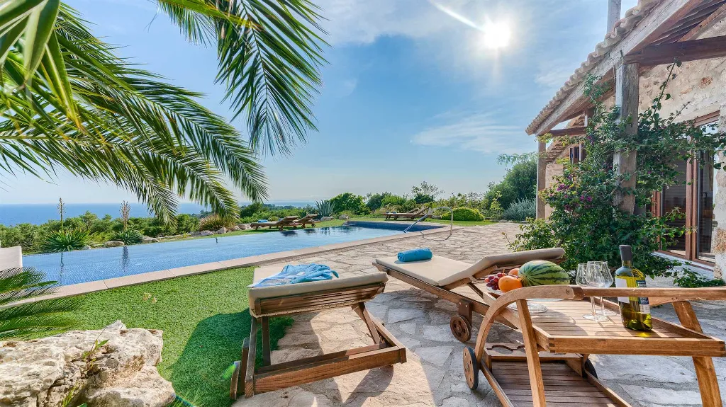 4-Bedroom Villa with Infinity Pool in Hvar