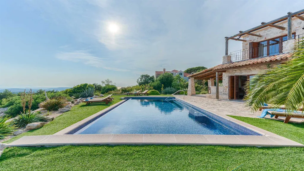 4-Bedroom Villa with Infinity Pool in Hvar
