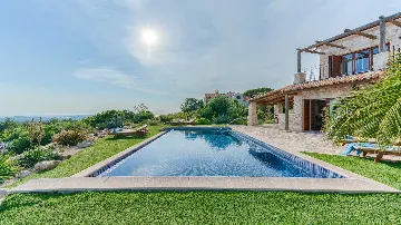 4-Bedroom Villa with Infinity Pool in Hvar