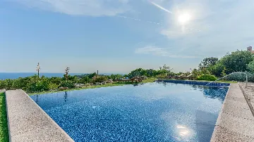 4-Bedroom Villa with Infinity Pool in Hvar