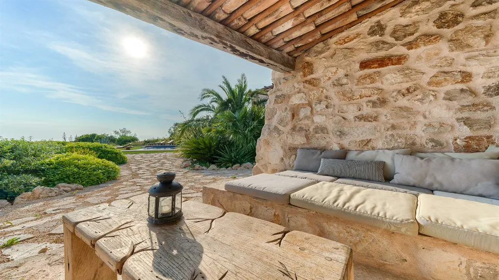 4-Bedroom Villa with Infinity Pool in Hvar