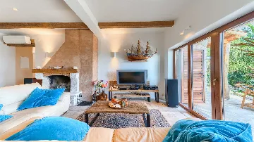 4-Bedroom Villa with Infinity Pool in Hvar