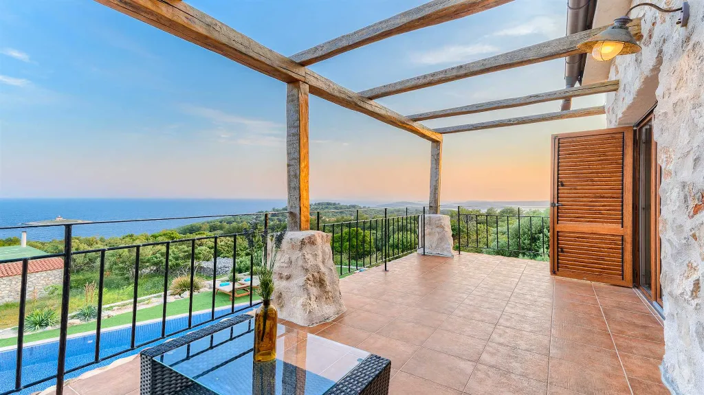 4-Bedroom Villa with Infinity Pool in Hvar