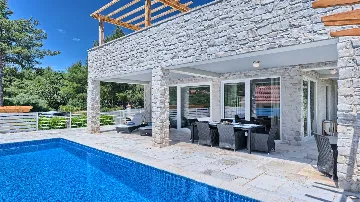 8-Bedroom Villa in Pitve for Up to 20 Guests